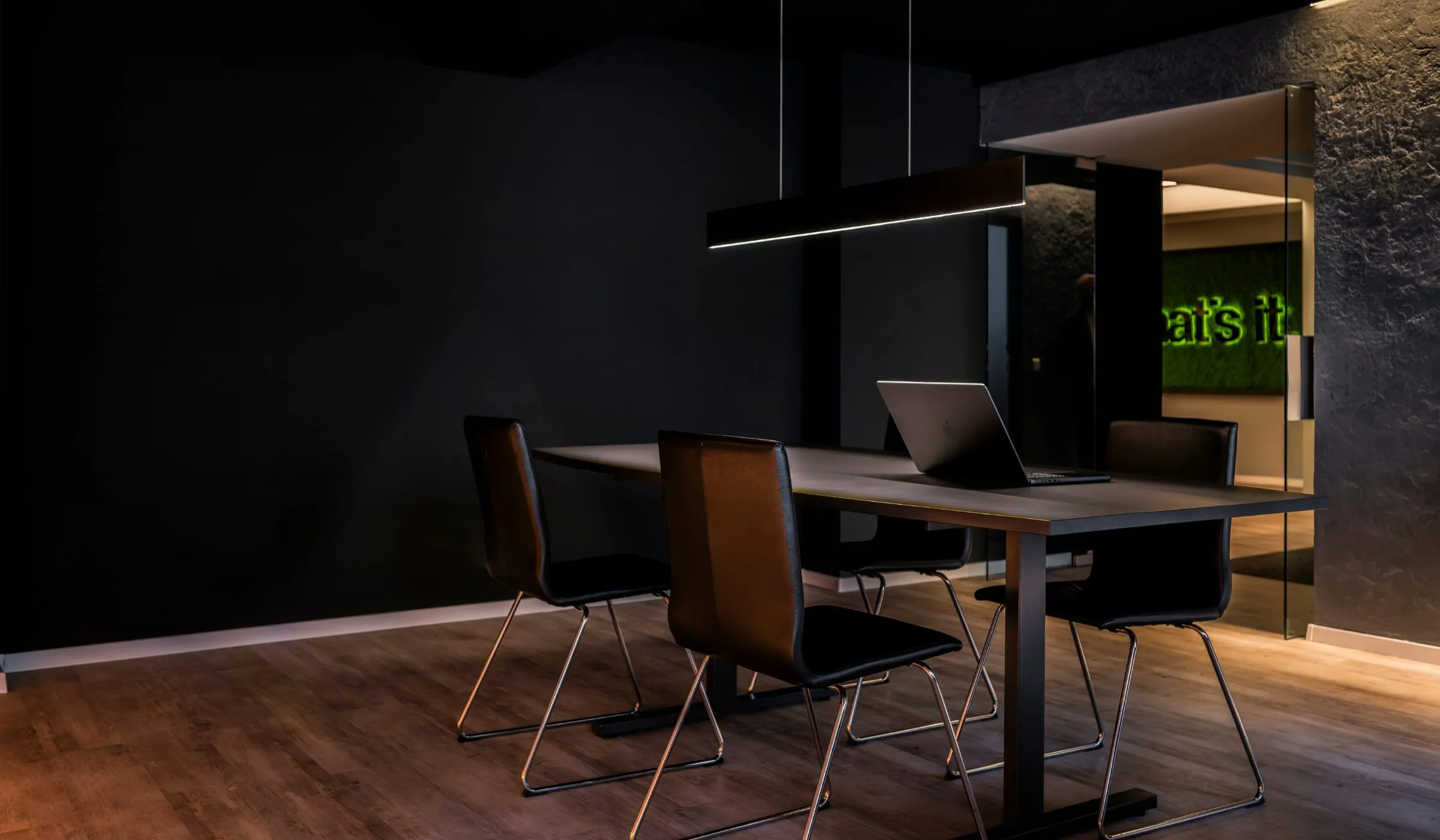 Besprechungstisch im Büro von That’s it. Marketing